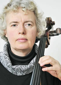 Foto: Portrait Corinna Eikmeier am Cello